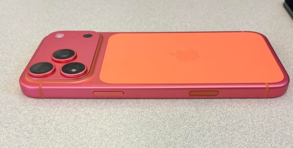 iPhone 17 Pro 褪色变粉色，苹果开始彻查！